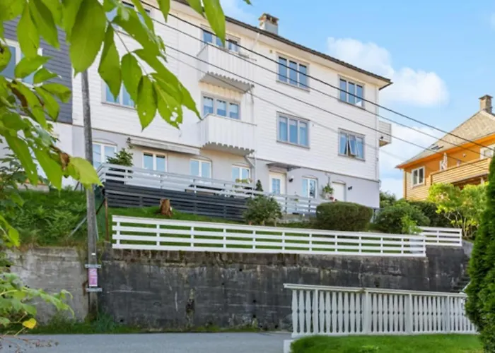 Bright With Mountain Views * Bergen